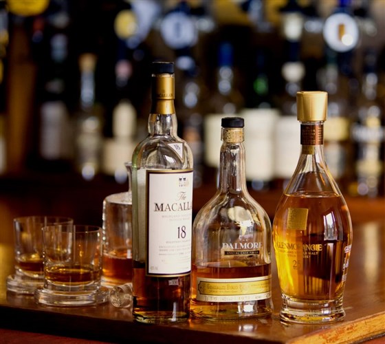 Plus de 60 whiskies de malt