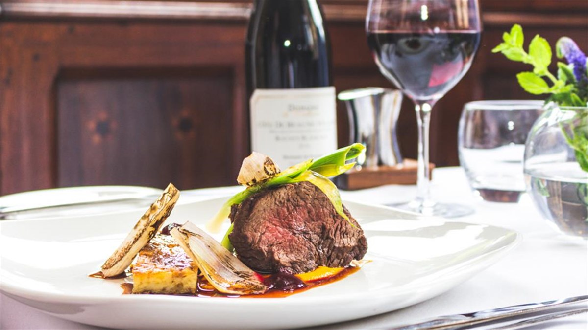 Roast beef with red wine