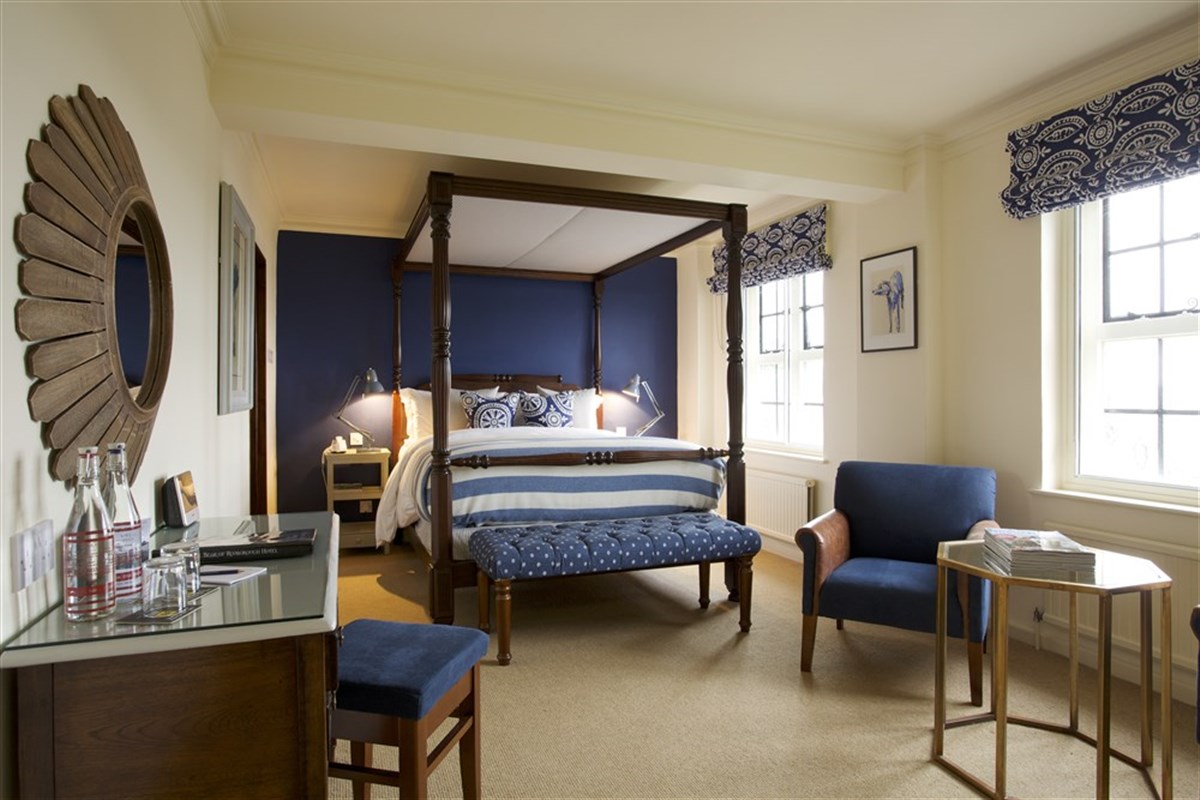 Four Poster Room