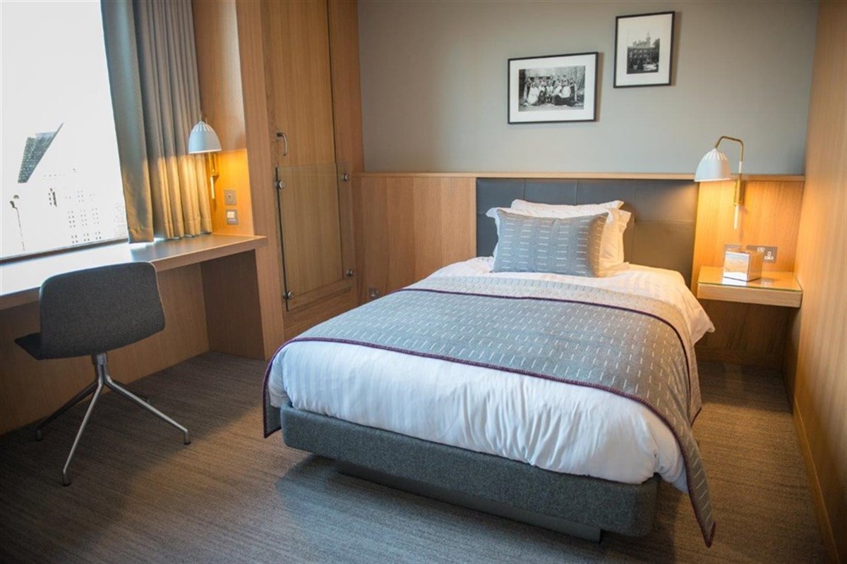 Desk area in Double en-suite bedroom