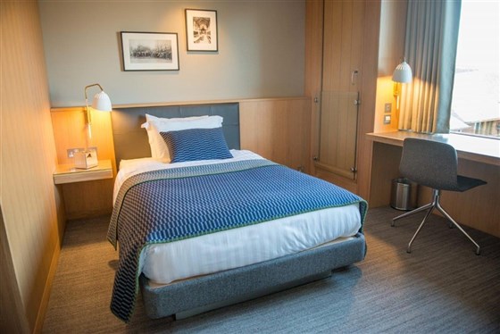 Single en-suite bedroom