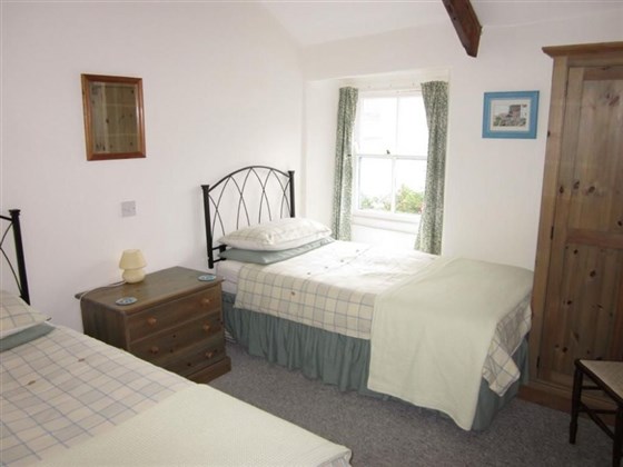 Twin bedroom
