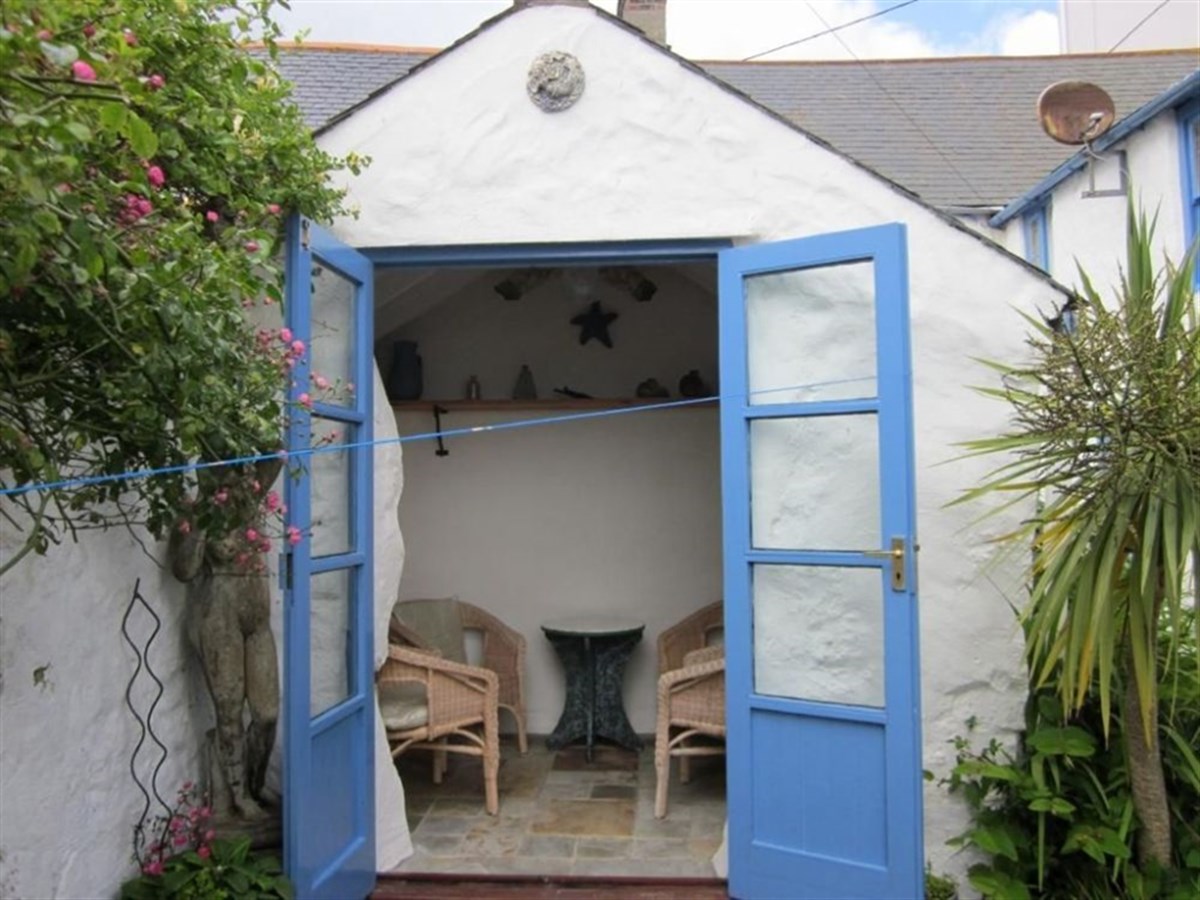 The summerhouse in the courtyard