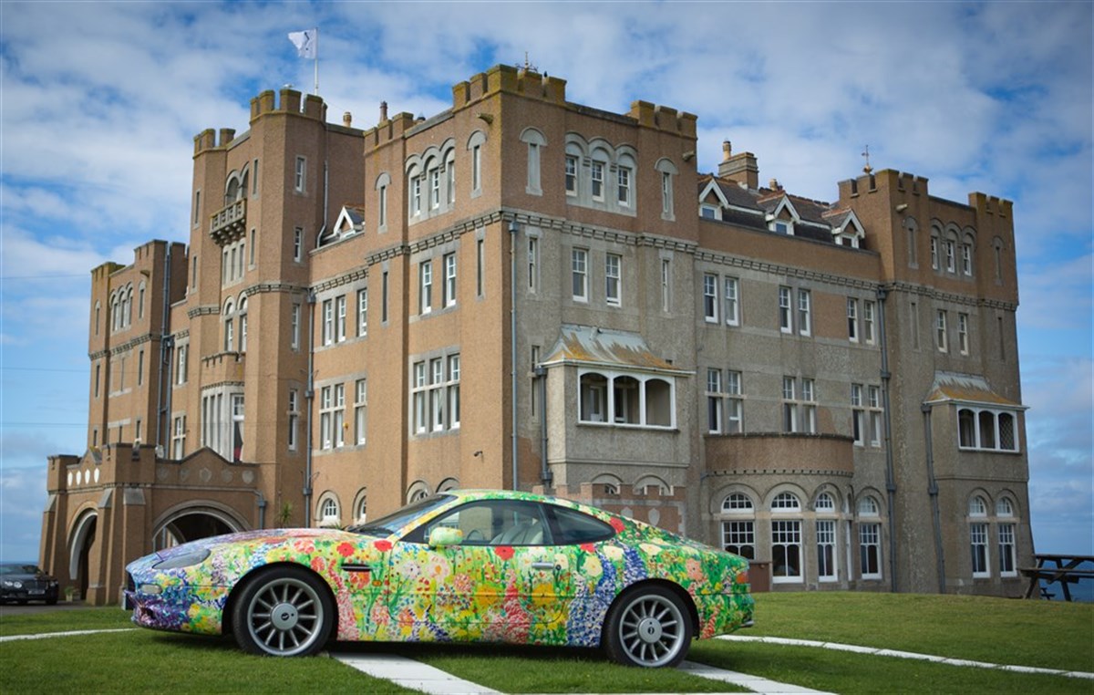 Castillo de Camelot y Aston Martin