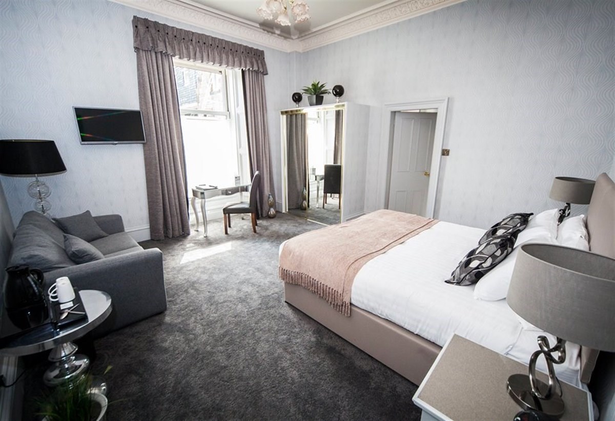 Signature Double Bedrooms with views of the city