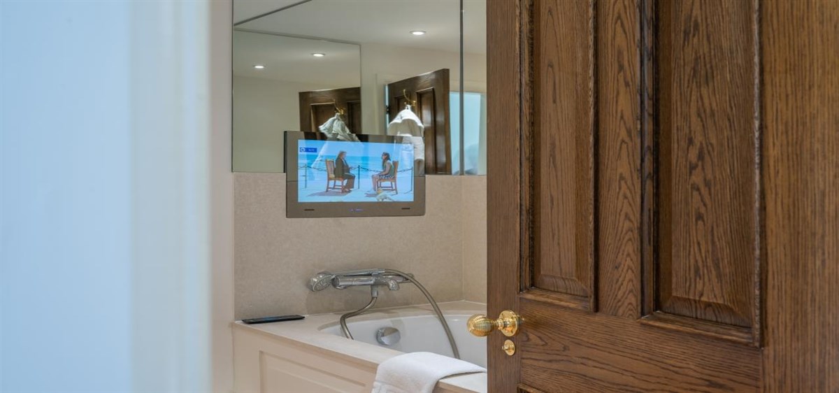Luxury Room Bathroom
