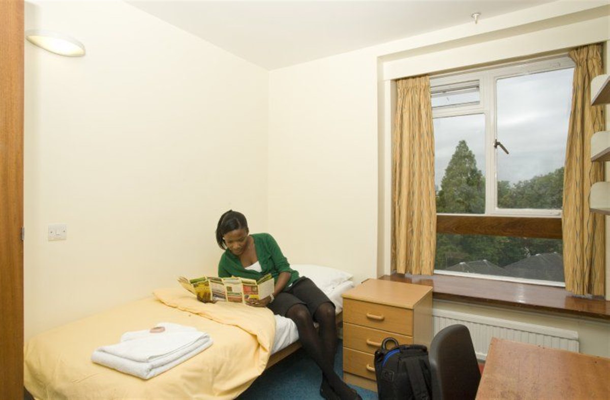 Schlafzimmer im Max Rayne House