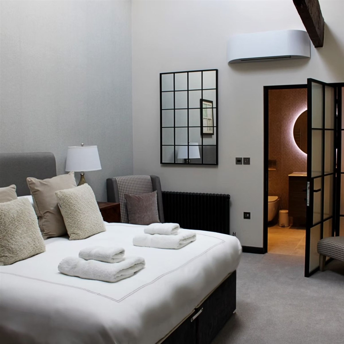 Guest bedroom