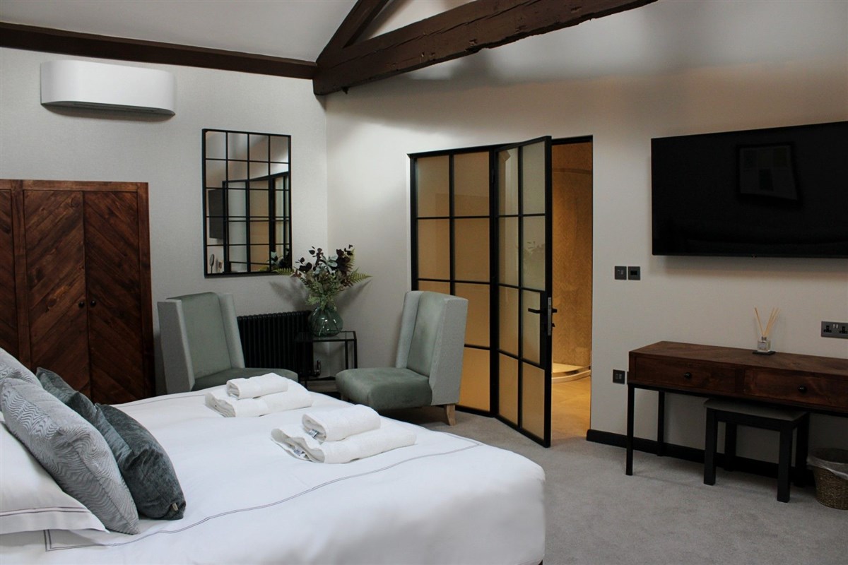 Guest bedroom
