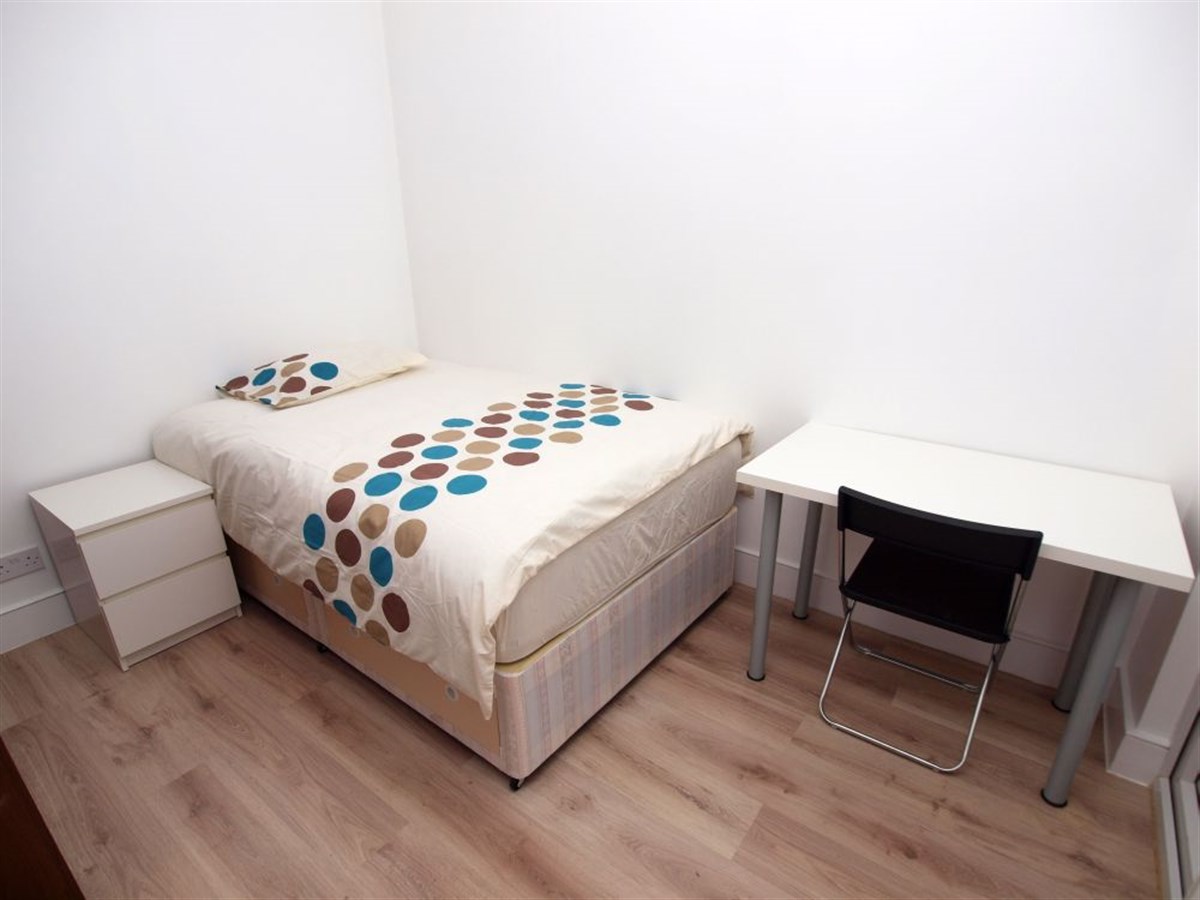 Schlafzimmer 1