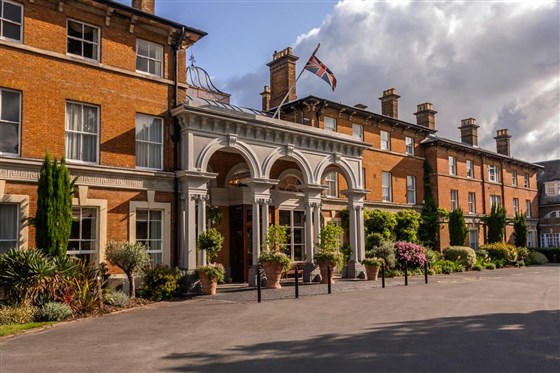 Oatlands Park Hotel exterior