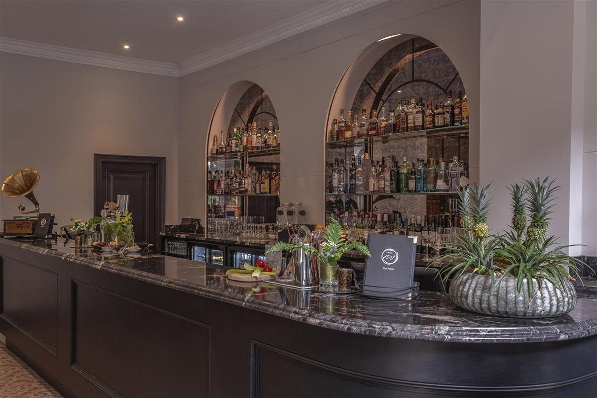 Bar 1509 detail
