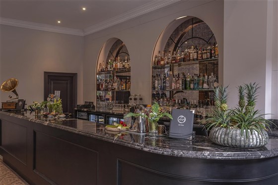 Bar 1509 detail