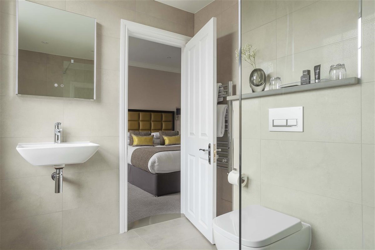 Superior En-suite bathroom