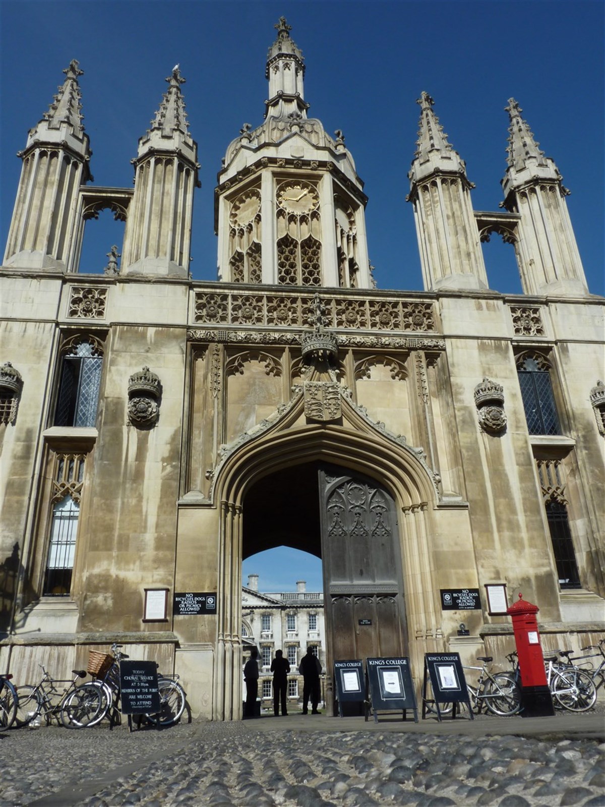 Il cancello anteriore 