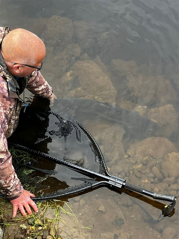 2A. Mr Kenny Carr catches a cracking eighteen pounder from Meikleour