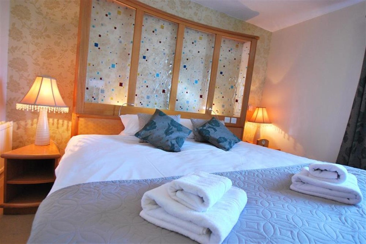 Ein modernes Doppelzimmer