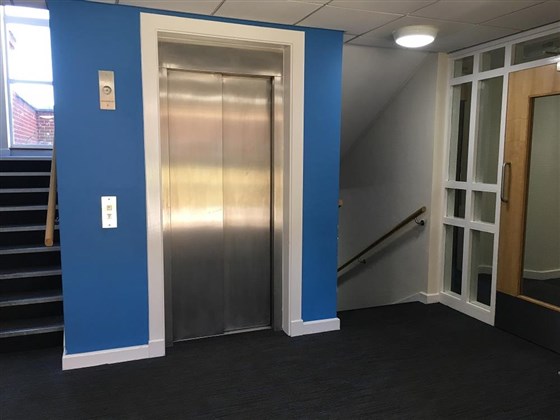 Richard Laws Building Lobby e ascensore