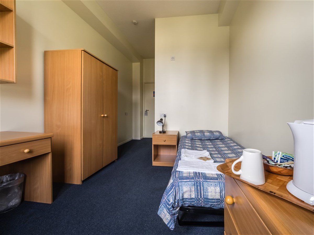 Chambre simple avec salle de bains
