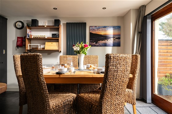 Dining area with seating for 6