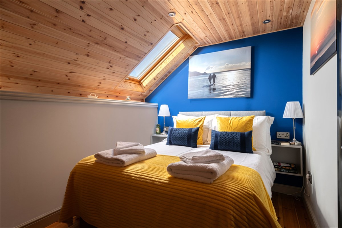 Second bedroom with double bed