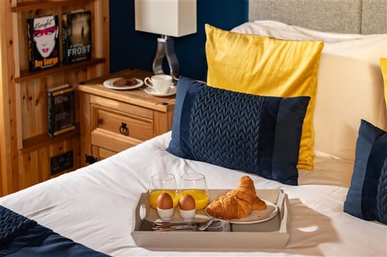 Relaxing mornings with breakfast in bed
