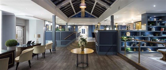 Entrance foyer 