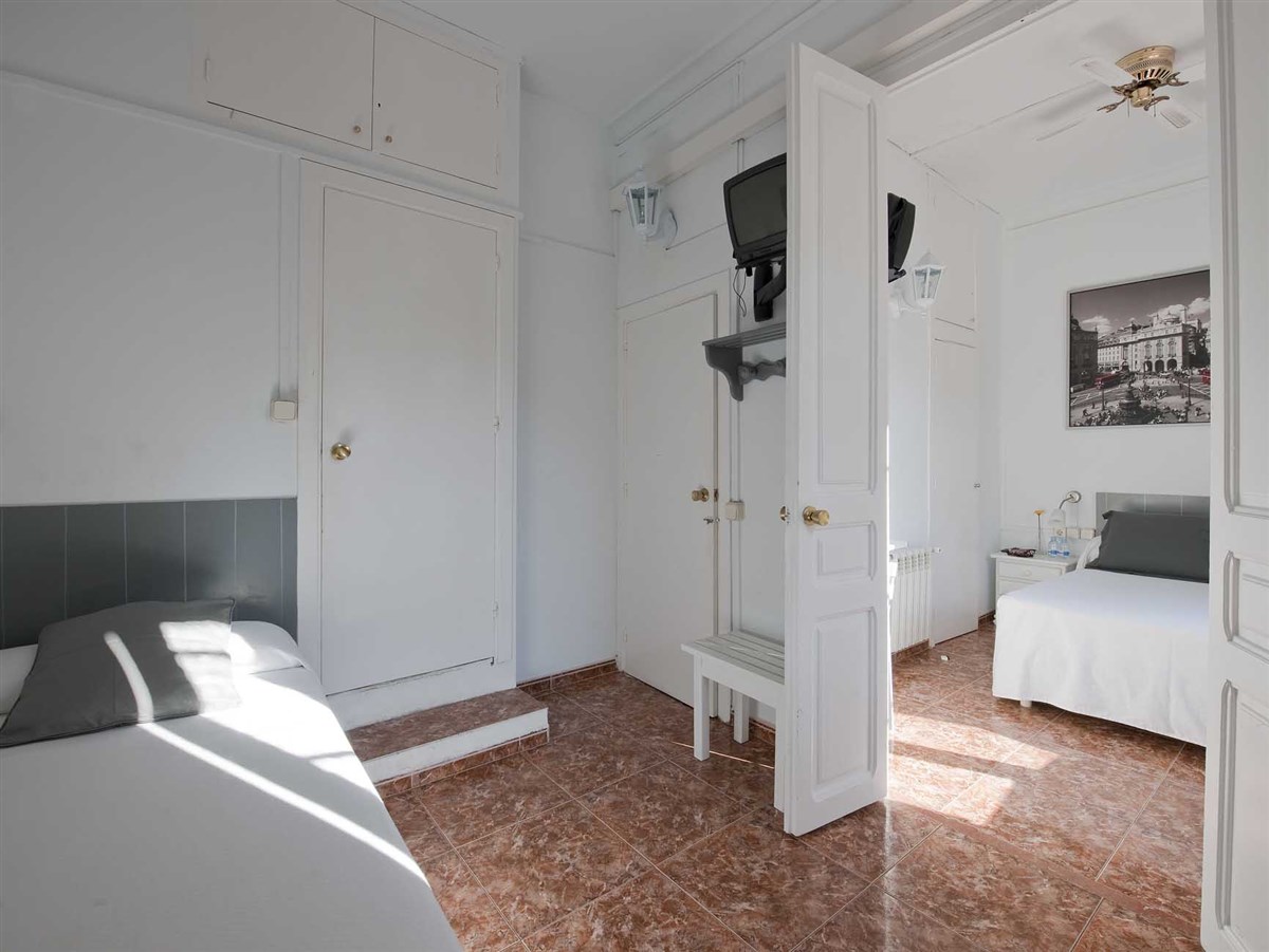 Dreibettzimmer mit eigenem Bad