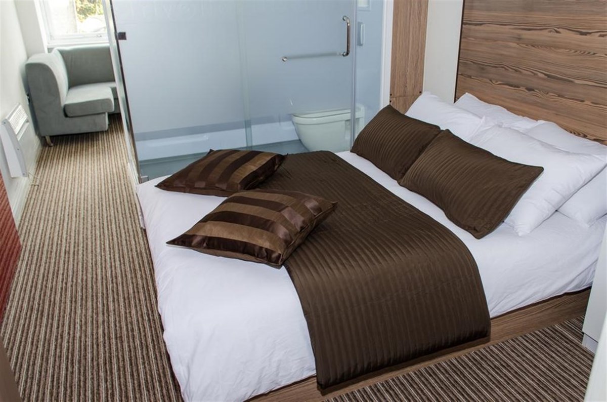 Quarto Duplo com Banheiro Privativo - Trivelles Bradford