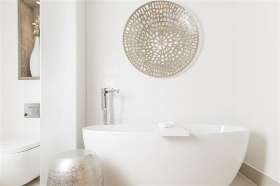 Deluxe Room bathtub